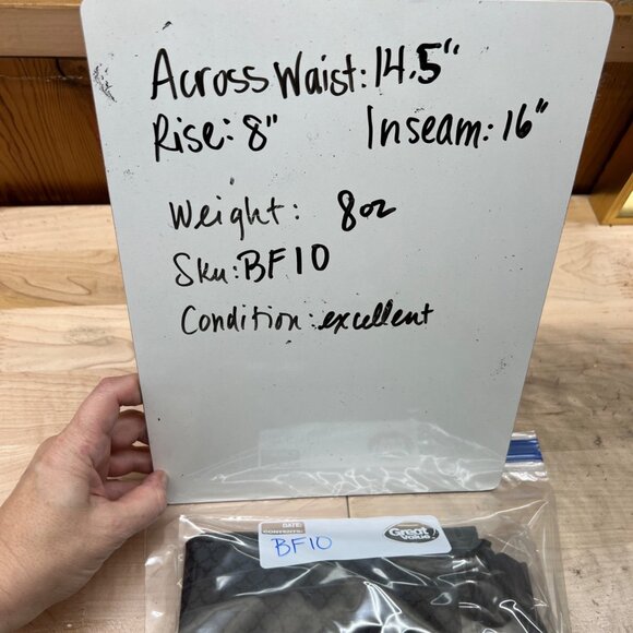 Lululemon In The Flow Crop II Black Gray Diamond Patterned Yoga Pants Size 10 - Picture 9 of 9